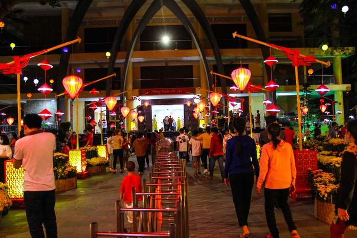 Rực rỡ sắc màu mô hình trang trí xuân tại chùa Hoằng Pháp - Ảnh 9. Rực rỡ sắc màu mô hình kèo nhà cái tỷ lệ cá cược trí xuân tại chùa Hoằng Pháp - Ảnh 9.
