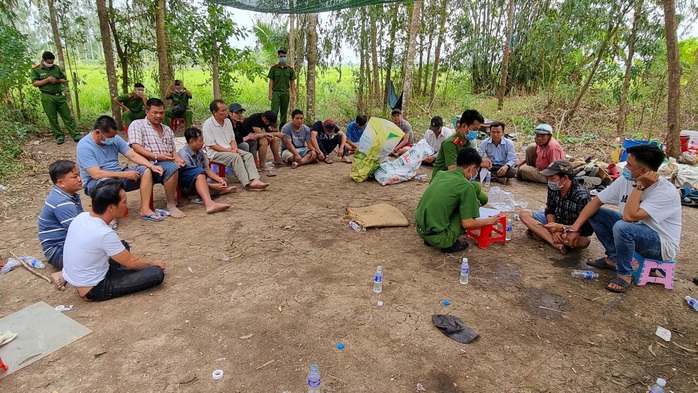 Trưởng công an huyện hóa trang thành con bạc, trường gà “khủng” bị đánh úp  - Ảnh 2.