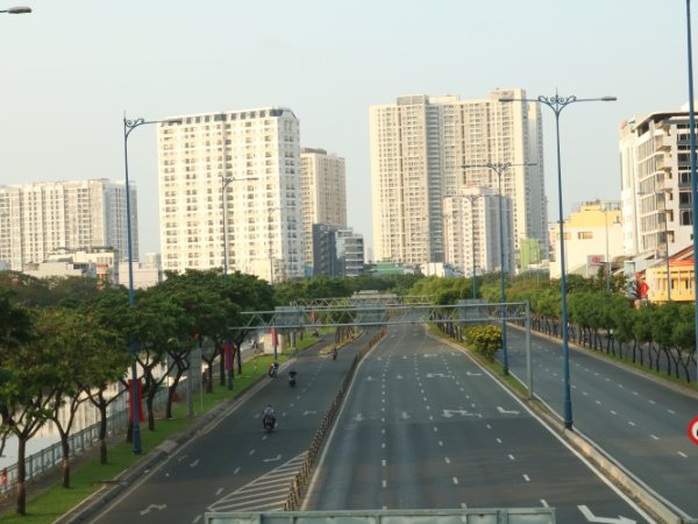 Mùng 1 Tết:Ba miền nắng đẹp, không khí trong lành, đường phố vắng chưa từng có  - Ảnh 4.