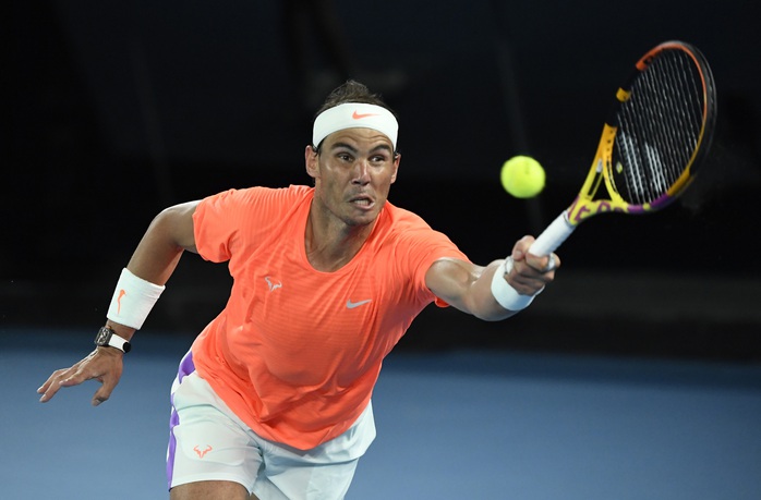 Rafael Nadal thua ngược Tsitsipas, mất cơ hội phá kỷ lục Grand Slam - Ảnh 3.