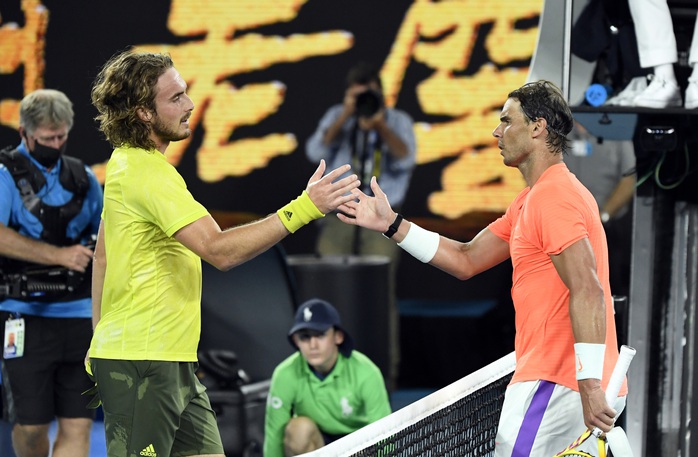 Rafael Nadal thua ngược Tsitsipas, mất cơ hội phá kỷ lục Grand Slam - Ảnh 5.