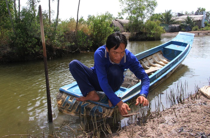 Đã mắt xem nông dân Cà Mau dùng “tuyệt chiêu” bắt ba khía - Ảnh 2.