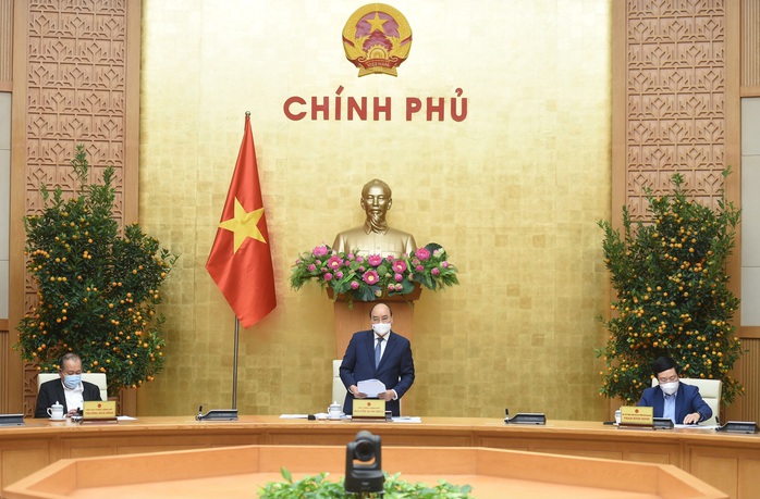 Thủ tướng Nguyễn Xuân Phúc chủ trì họp giao ban về tình hình Tết, phòng chống Covid-19 - Ảnh 1.