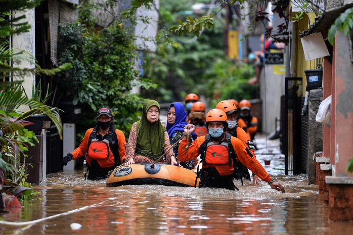 Bão Dujuan áp sát, Philippines vội sơ tán hàng chục ngàn người - Ảnh 2.