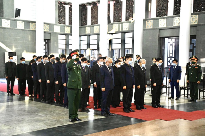 Tổng Bí thư, Chủ tịch nước gửi vòng hoa tới viếng nguyên Phó Thủ tướng Trương Vĩnh Trọng - Ảnh 2.