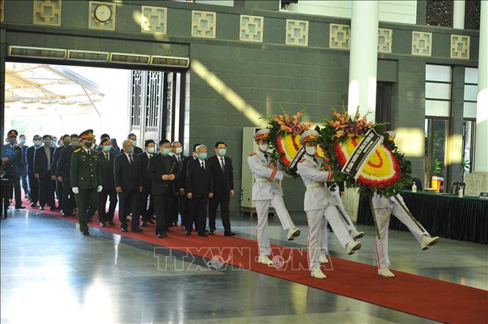 Tổng Bí thư, Chủ tịch nước gửi vòng hoa tới viếng nguyên Phó Thủ tướng Trương Vĩnh Trọng - Ảnh 1.