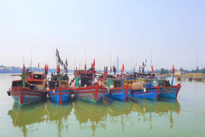 CHÙM ẢNH: Chuyến xông biển đầu năm của ngư dân Quảng Bình - Ảnh 2.