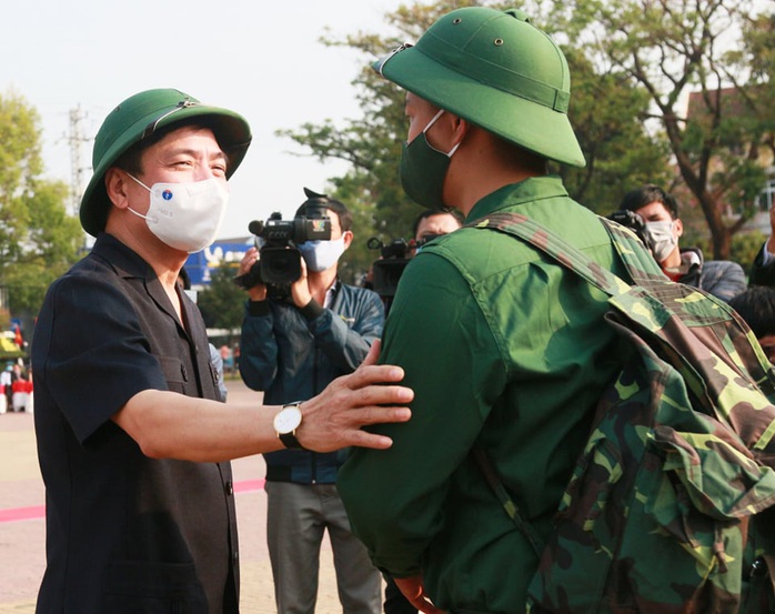 Nữ tân binh: Nghĩa vụ bảo vệ Tổ quốc không chỉ của riêng nam giới - Ảnh 4.