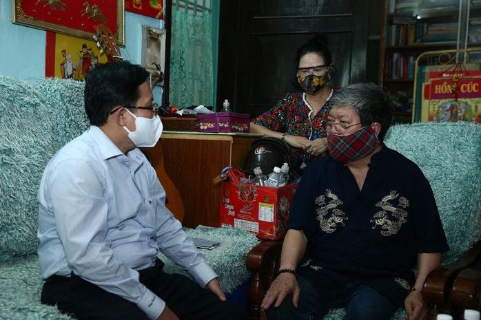 Mai Vàng nhân ái thăm nhạc sĩ Vũ Hoàng và NSND Lệ Thi - Ảnh 2.