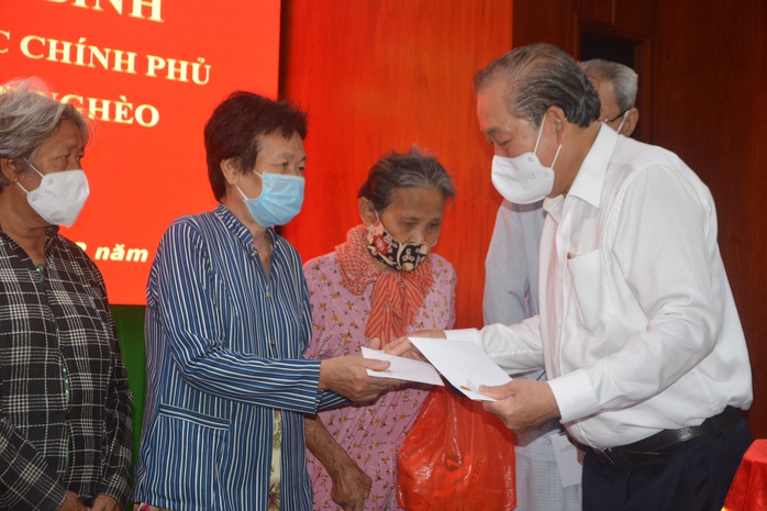 Phó Thủ tướng Thường trực Trương Hòa Bình thăm, tặng quà Tết tại Sóc Trăng - Ảnh 1.