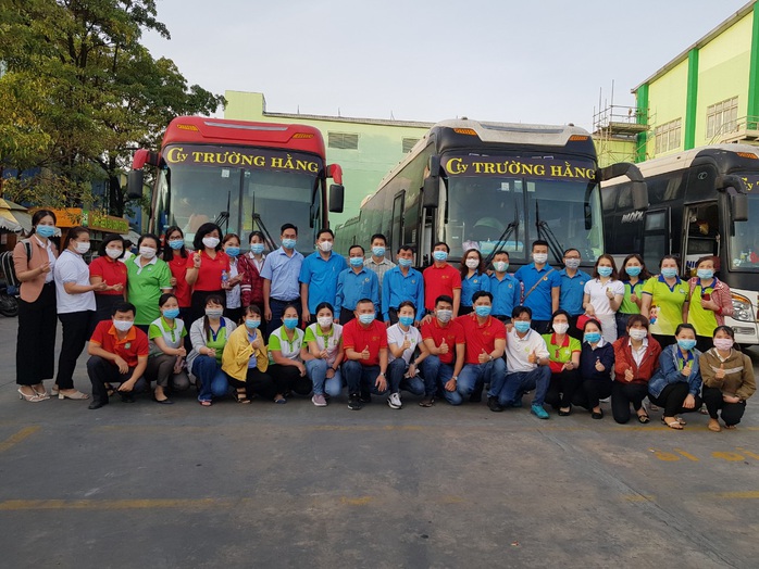 Công đoàn các KCX-KCN TP HCM tiễn 340 công nhân về quê đón Tết  - Ảnh 6.