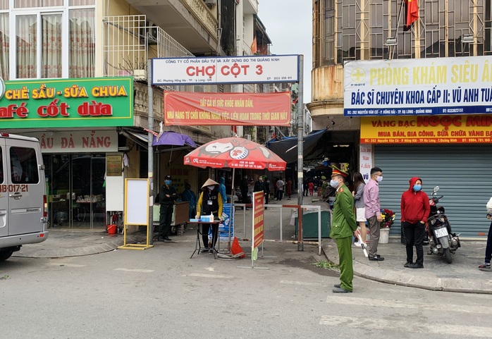 TP Hạ Long dừng bắn pháo hoa, tiết kiệm tiền để mua test thử Covid-19 - Ảnh 1.