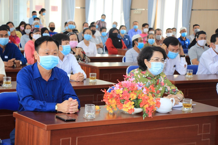 Phó Thủ tướng Thường trực Trương Hòa Bình tặng quà Tết cho đồng bào Chăm ở TP HCM - Ảnh 1.