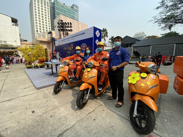 EVNHCMC vận động khách hàng cài đặt ứng dụng theo dõi lượng điện tiêu thụ - Ảnh 2. EVNHCMC vận động khách hàng cài đặt ứng dụng theo dõi lượng điện tiêu thụ - Ảnh 2.