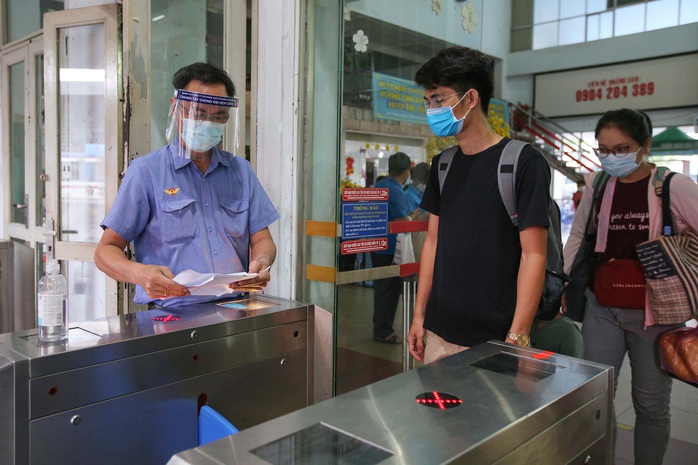 Chuyến tàu mùa Xuân đưa 500 gia đình công nhân về quê đón Tết - Ảnh 1.