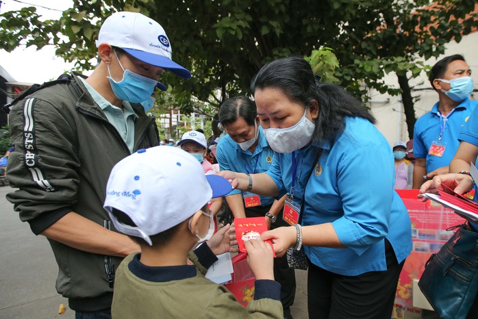 Chuyến tàu mùa Xuân đưa 500 gia đình công nhân về quê đón Tết - Ảnh 5.