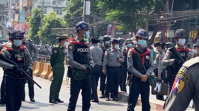 Hàng chục ngàn người biểu tình ở Myanmar - Ảnh 2.