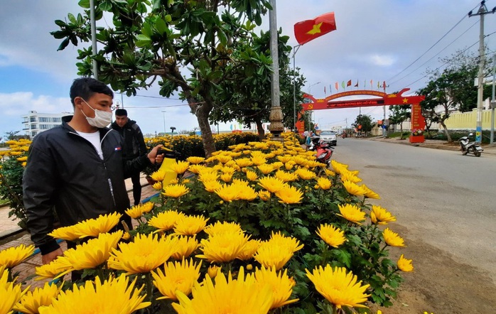 Chở Tết ra đảo tiền tiêu Lý Sơn - Ảnh 4.