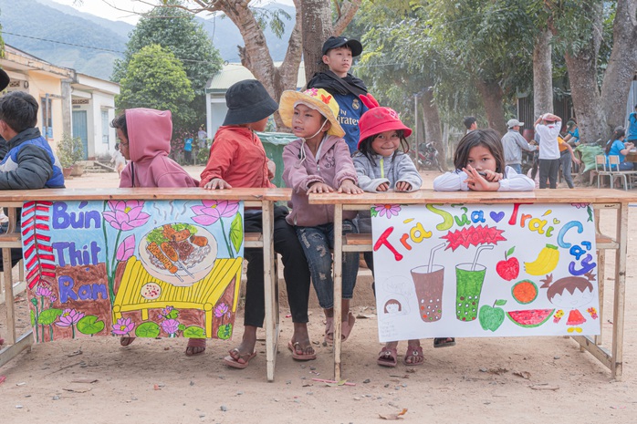 Bạn trẻ mang yêu thương lên vùng cao - Ảnh 3.