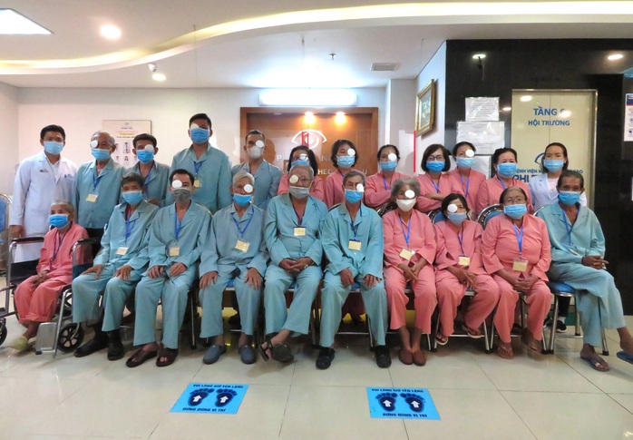 Khám và phẫu thuật miễn phí cho bệnh nhân đục thủy tinh thể - Ảnh 1. Khám và phẫu thuật miễn phí cho bệnh nhân đục thủy tinh thể - Ảnh 1.