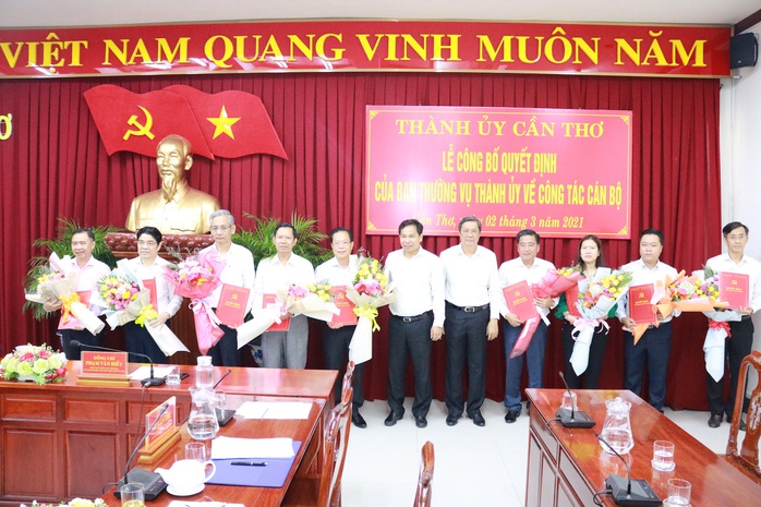 Cần Thơ: Luân chuyển, điều động hàng loạt cán bộ - Ảnh 1.