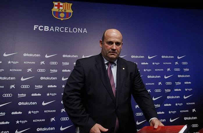 NÓNG: Cảnh sát khám xét CLB Barcelona, bắt êkip cựu chủ tịch Bartomeu - Ảnh 5.