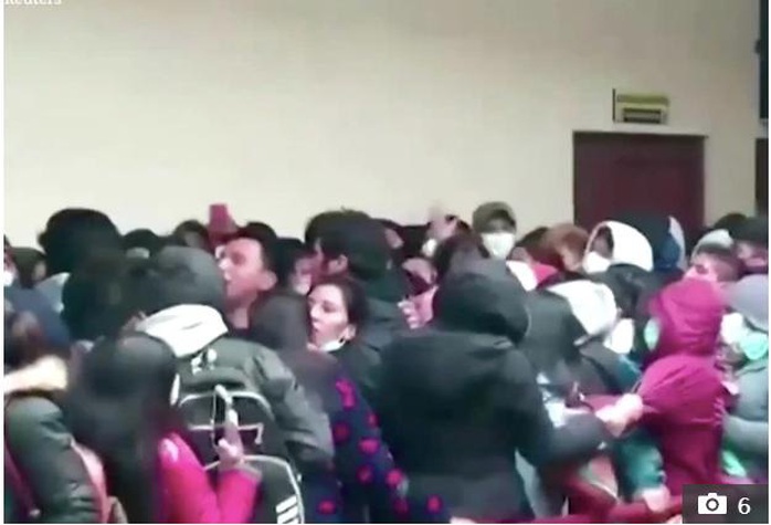 5 sinh viên Bolivia chết khi ban công trường đại học sụp đổ - Ảnh 3.