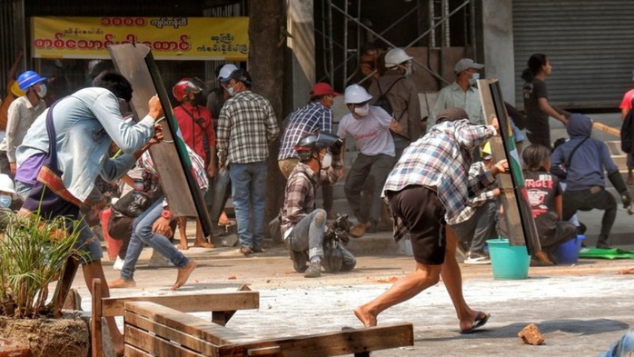 Người Myanmar chứng kiến ngày đau buồn nhất trong 1 tháng biểu tình - Ảnh 2.