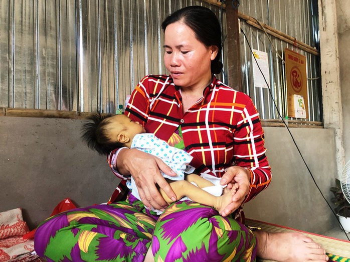 Nhói lòng nước mắt người mẹ ở Bệnh viện Nhi Đồng 1 - Ảnh 4.