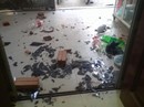 Mang dao kiếm đi tìm chém người giữa ban ngày Mang dao kiếm đi tìm chém người giữa ban ngày