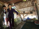 Xót xa cảnh cụ bà 93 tuổi chạy lũ trong đêm Xót xa cảnh cụ bà 93 tuổi chạy lũ trong đêm