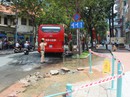 Xe khách chở người nước ngoài gặp chuyện trước nhà thờ Đức Bà Xe khách chở người nước ngoài gặp chuyện trước nhà thờ Đức Bà