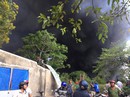 VIDEO: Cháy xưởng ở Bình Chánh, khói đen bốc cao hàng chục mét VIDEO: Cháy xưởng ở Bình Chánh, khói đen bốc cao hàng chục mét