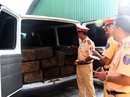Tạm giữ xe chở gỗ giả xe cấp cứu Tạm giữ xe chở gỗ giả xe cấp cứu