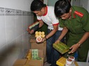 Tạm giữ hàng chục thùng chứa mỹ phẩm không rõ nguồn gốc Tạm giữ hàng chục thùng chứa mỹ phẩm không rõ nguồn gốc