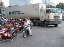 Xe container cán nát xe đạp điện, 2 nữ sinh thoát chết hy hữu Xe container cán nát xe đạp điện, 2 nữ sinh thoát chết hy hữu