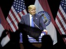 Donald Trump tố Clinton và Sanders ủng hộ phe chống mình Donald Trump tố Clinton và Sanders ủng hộ phe chống mình
