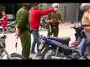 Bóp cổ công an, 3 thanh niên bị phạt 6,5 triệu đồng Bóp cổ công an, 3 thanh niên bị phạt 6,5 triệu đồng