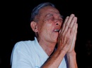 Chủ nợ lạy xin con nợ trả bớt tiền để làm tin Chủ nợ lạy xin con nợ trả bớt tiền để làm tin
