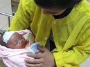 Được sưởi than, bé 36 ngày tuổi ngừng hô hấp, tuần hoàn Được sưởi than, bé 36 ngày tuổi ngừng hô hấp, tuần hoàn