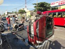 Ô tô văng vào xe máy, một thanh niên tử nạn, kẹt xe kéo dài Ô tô văng vào xe máy, một thanh niên tử nạn, kẹt xe kéo dài