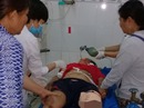 Tuột bánh trước, xe tải tông bé trai nguy kịch Tuột bánh trước, xe tải tông bé trai nguy kịch