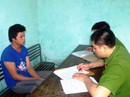 Ngủ một mình, cô gái 19 tuổi bị người quen lẻn vào hiếp dâm Ngủ một mình, cô gái 19 tuổi bị người quen lẻn vào hiếp dâm