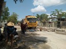 Vụ dân mang đá chặn xe tải: Kêu gọi doanh nghiệp đóng góp làm đường Vụ dân mang đá chặn xe tải: Kêu gọi doanh nghiệp đóng góp làm đường