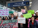 United Airlines vẫn "hạ cánh an toàn" sau vụ bác sĩ gốc Việt? United Airlines vẫn "hạ cánh an toàn" sau vụ bác sĩ gốc Việt?