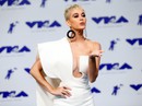 Mốt khoe ngực được chuộng tại MTV VMA 2017 Mốt khoe ngực được chuộng tại MTV VMA 2017