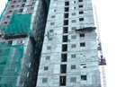 Sập giàn giáo công trình nhà ở, 2 người thương vong Sập giàn giáo công trình nhà ở, 2 người thương vong