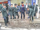 Cận cảnh Hà Nội dùng máy bắn bê-tông, xà beng “xử” lấn chiếm vỉa hè Cận cảnh Hà Nội dùng máy bắn bê-tông, xà beng “xử” lấn chiếm vỉa hè
