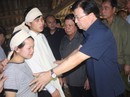 Hủy họp, giúp dân chống lũ Hủy họp, giúp dân chống lũ