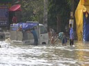 Mưa cực lớn, Quốc lộ 51 ngập sâu, tê liệt Mưa cực lớn, Quốc lộ 51 ngập sâu, tê liệt